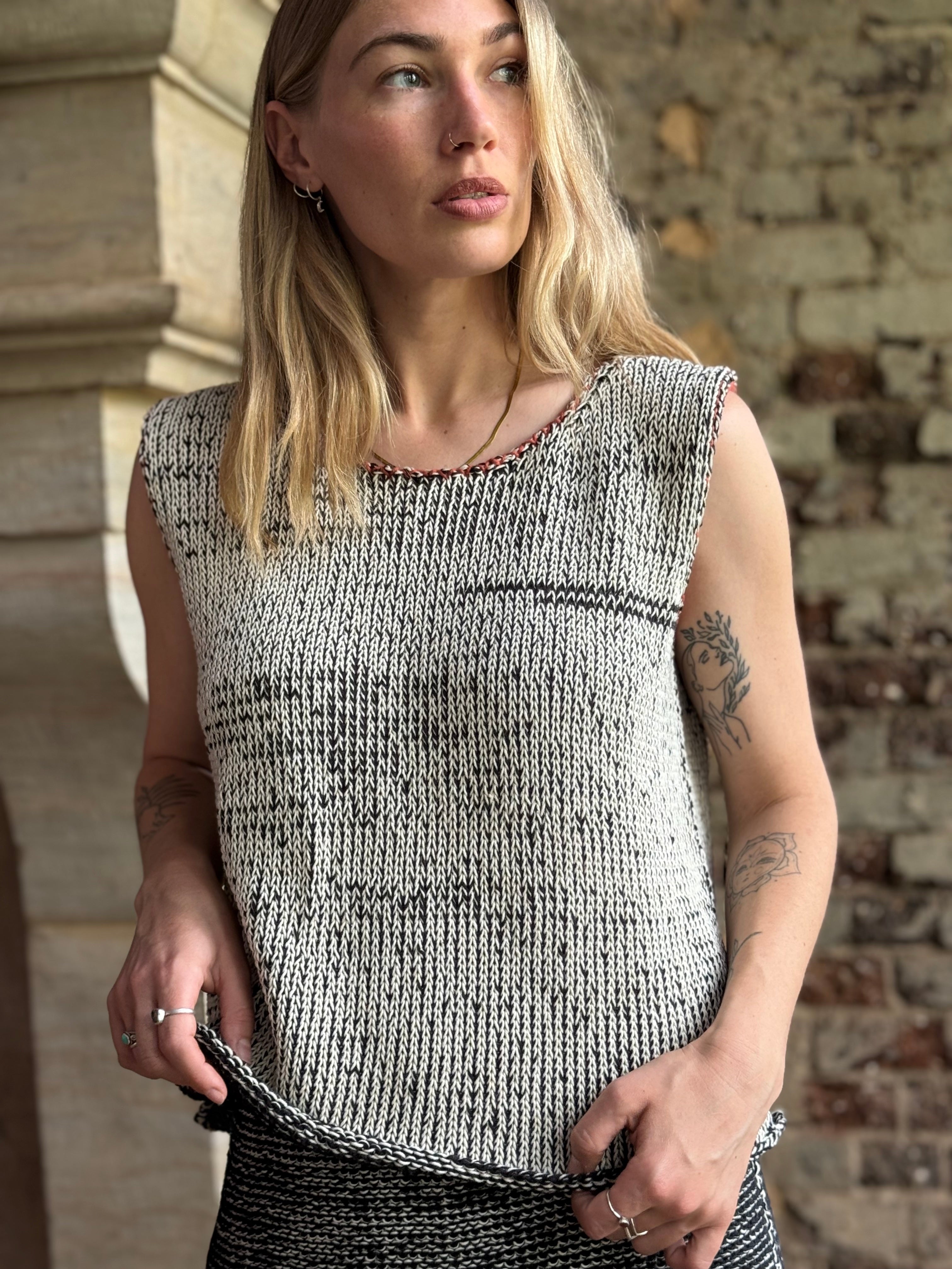 TESSERA - Reversible Vest